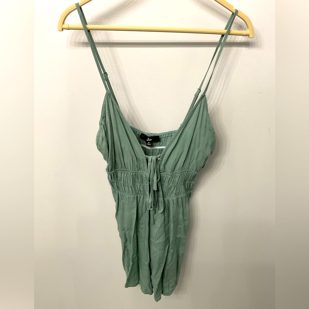 Lulu’s M Sage Green Keyhole Sleeveless Romper